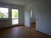 Wohnzimmer mit kleinem Schlafzimmer - Etagenwohnung mit 36,00 m&sup2; in Reinsdorf zur Miete