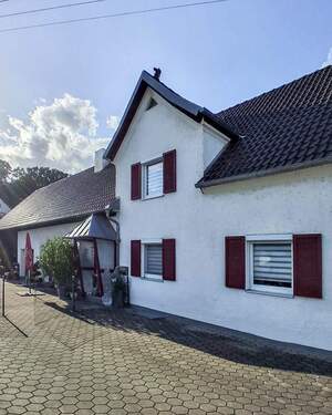 Außen - Ehemaliges Bauernhaus mit Nebengebäude