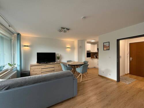 Wohnzimmer und Esszimmer - 1 Zimmer Etagenwohnung in Unterschleißheim