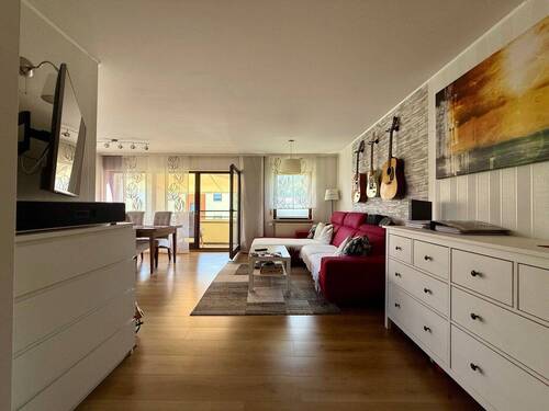 Wohnzimmer - 3 Zimmer Etagenwohnung zum Kaufen in Welzheim