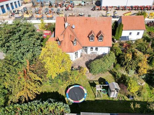 Luftaufnahme - Einzigartiges Massivhaus mit Turm & neuer Pelletheizung - 173 m² Familien-Glück!