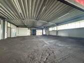 Halle (2) hinterm Büro - 