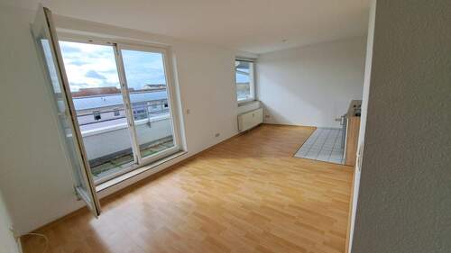 lichtdurchflutetes Wohnzimmer - 