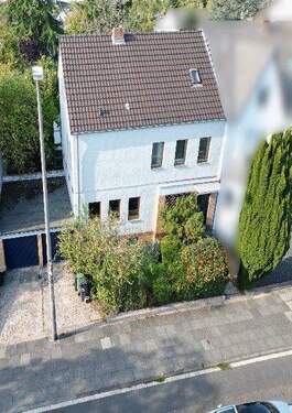 Straßenansicht - Viel Platz für die Familie - Einfamilienhaus mit Garten und großem Potenzial in Bonn-Duisdorf