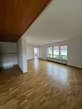 Wohnbereich mit Stellplatz für den Holzofen.jpg - Großzügige 3 - Zimmerwohnung in Bad KissingenGaritz
