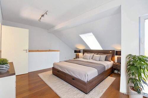 Zimmer im Dachgeschoss KI - 