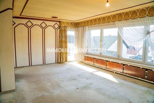 Wohnzimmer mit Balkon - 