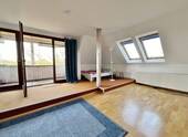 Wohnzimmer mit Balkon - 