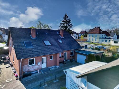 Hausansicht - 4 Zimmer Doppelhaushälfte in Lage