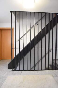 Haus 1 - Flur - 9 Zimmer Mehrfamilienhaus, Wohnhaus zum Kaufen in Sinsheim