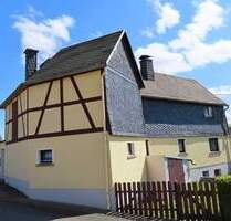 Kleines, freistehendes Einfamilienhaus mit Garten und Garage nahe Tanna zu verkaufen. Super geeignet auch als Ferienimmobilie!