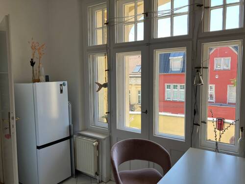 Küche mit Balkon. - 