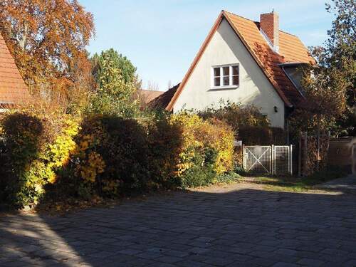 Haus mit Vorplatz - 6 Zimmer Einfamilienhaus zum Kaufen in Kleinmachnow
