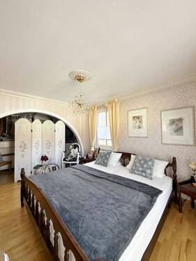 Schlafzimmer mit Ankleidebereich - 