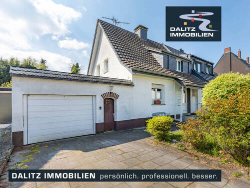 Hausansicht - Attraktive Doppelhaushälfte mit Garten