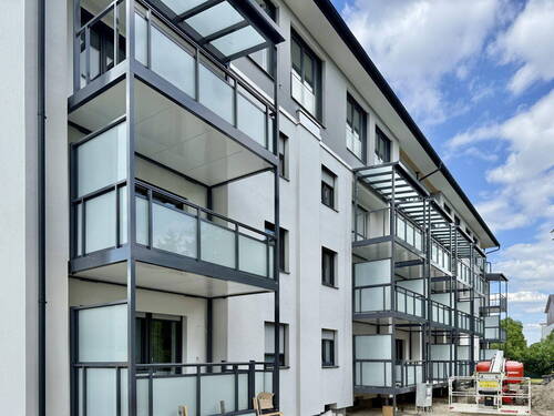 neue, moderne Balkone - DIE GROßE CHANCE! WG-TAUGLICHE 3 ZIMMER AB 30.9. LEER - HAUS FRISCH SANIERT