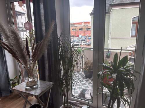 Wohnzimmer mit Balkon - 