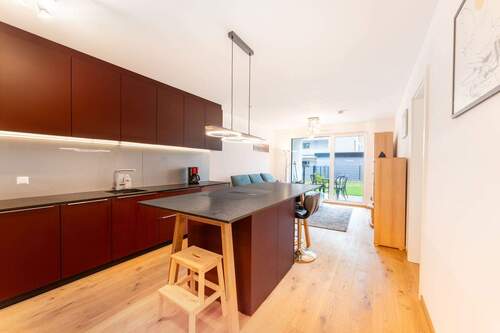 Koch- und Essbereich - Barrierefreie 2-Zimmer-Wohnung mit Terrasse, Garten & TG-SP in zentraler Lage von Fürth