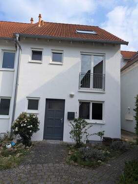 Hausvorderseite - 5 Zimmer Reihenendhaus zur Miete in Neustadt Mußbach