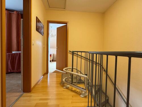 Treppe mit Treppenlift - 