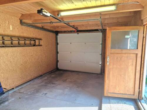 Garage innen zum Tor.jpg - 