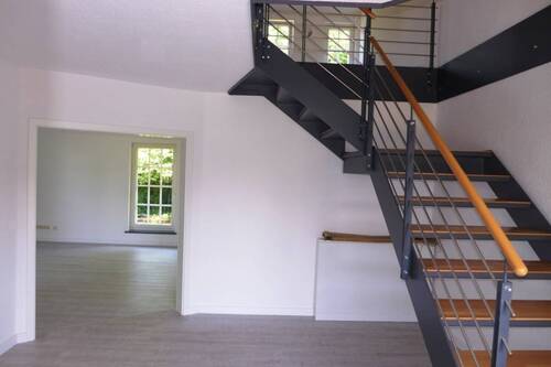 Flur Haupthaus - 9 Zimmer Mehrfamilienhaus, Wohnhaus in Nienhagen