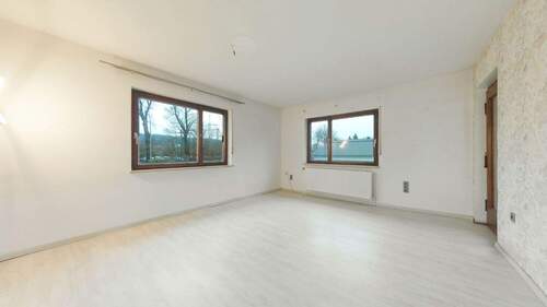 Wohnzimmer_1 - 6 Zimmer Mehrfamilienhaus, Wohnhaus zum Kaufen in Postbauer-Heng