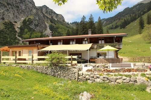Hausansicht - Wunderschöne Alm im Chiemgau zwischen Geigelstein und Breitenstein