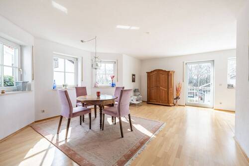 Wohn- und Esszimmer - 4 Zimmer Doppelhaushälfte zum Kaufen in Seefeld