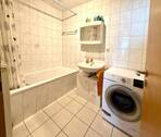 Wannenbad mit Waschmaschinenanschluss - 