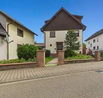 ***Teilvermietetes 3-Familienhaus mit großem Grundstück und Entwicklungspotenzial in Brühl***