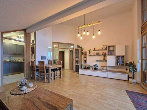 Wohn- u. Esszimmer - 