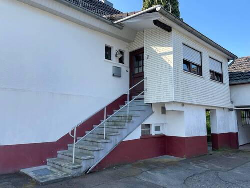 Eingangstreppe - 4 Zimmer Einfamilienhaus zum Kaufen in Gummersbach