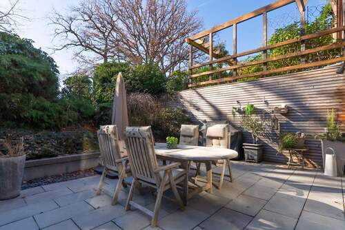 Titel - HITTFELD: WOHNEN WIE IM EINZELHAUS