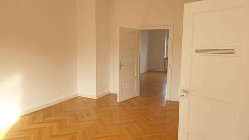 20230506_180800.jpg - Charmante, helle 4-Zimmerwohnung mit Balkon und Stellplatz in Stuttgart-Mitte, Heusteigviertel