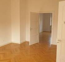 Charmante, helle 4-Zimmerwohnung mit Balkon und Stellplatz in Stuttgart-Mitte, Heusteigviertel