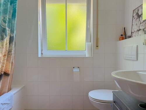 Badezimmer - 4 Zimmer Etagenwohnung in München