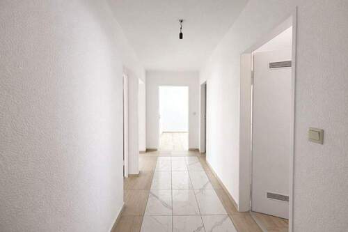 Flur - Helle 2-Zimmer-Wohnung mit Balkon