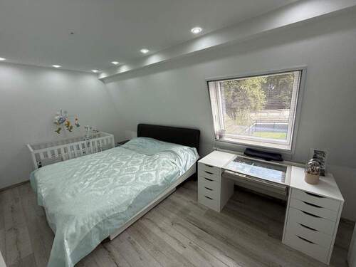 1. OG Schlafzimmer - 