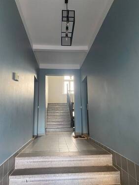 Eingang Treppenhaus - Etagenwohnung mit 62,10 m² in Leipzig zur Miete