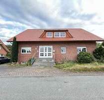 Großzügiges Zweifamilienhaus mit Doppelcarport und Garten in Marsberg-Essentho