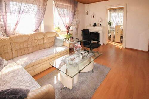 Wohnzimmer 2 - 4 Zimmer Etagenwohnung in Reutlingen