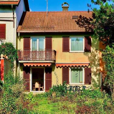 Südfassade vor Renovierung - 4 Zimmer Reihenmittelhaus in Starnberg