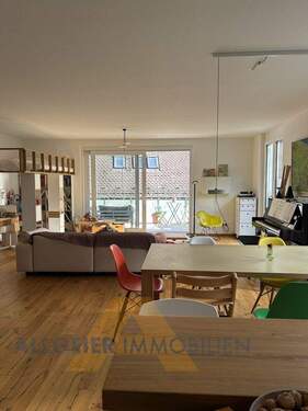 Blick Küche zum Ess- & Wohnbereich - 