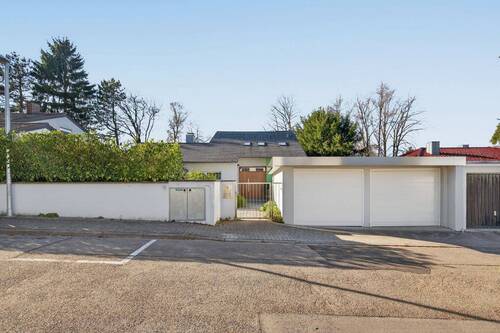 Außenbild mit Garagen - 