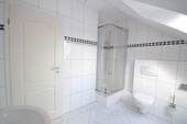 Gäste-WC mit Dusche - 