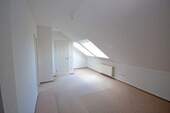 Zimmer im Dachgeschoss - 