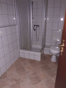 Badezimmer mit Dusche - 