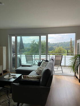 Wohnen 4 - geräumige 3,5-Zimmer-Wohnung mit großem Balkon mit Blick ins Neckartal