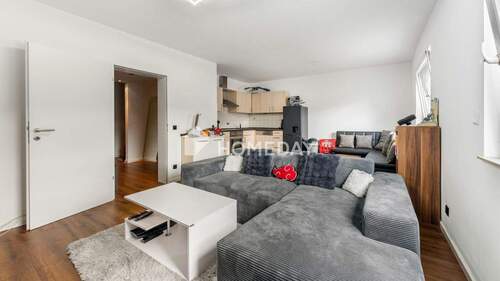 Wohnzimmer 2 - 2 Zimmer Etagenwohnung in Leverkusen